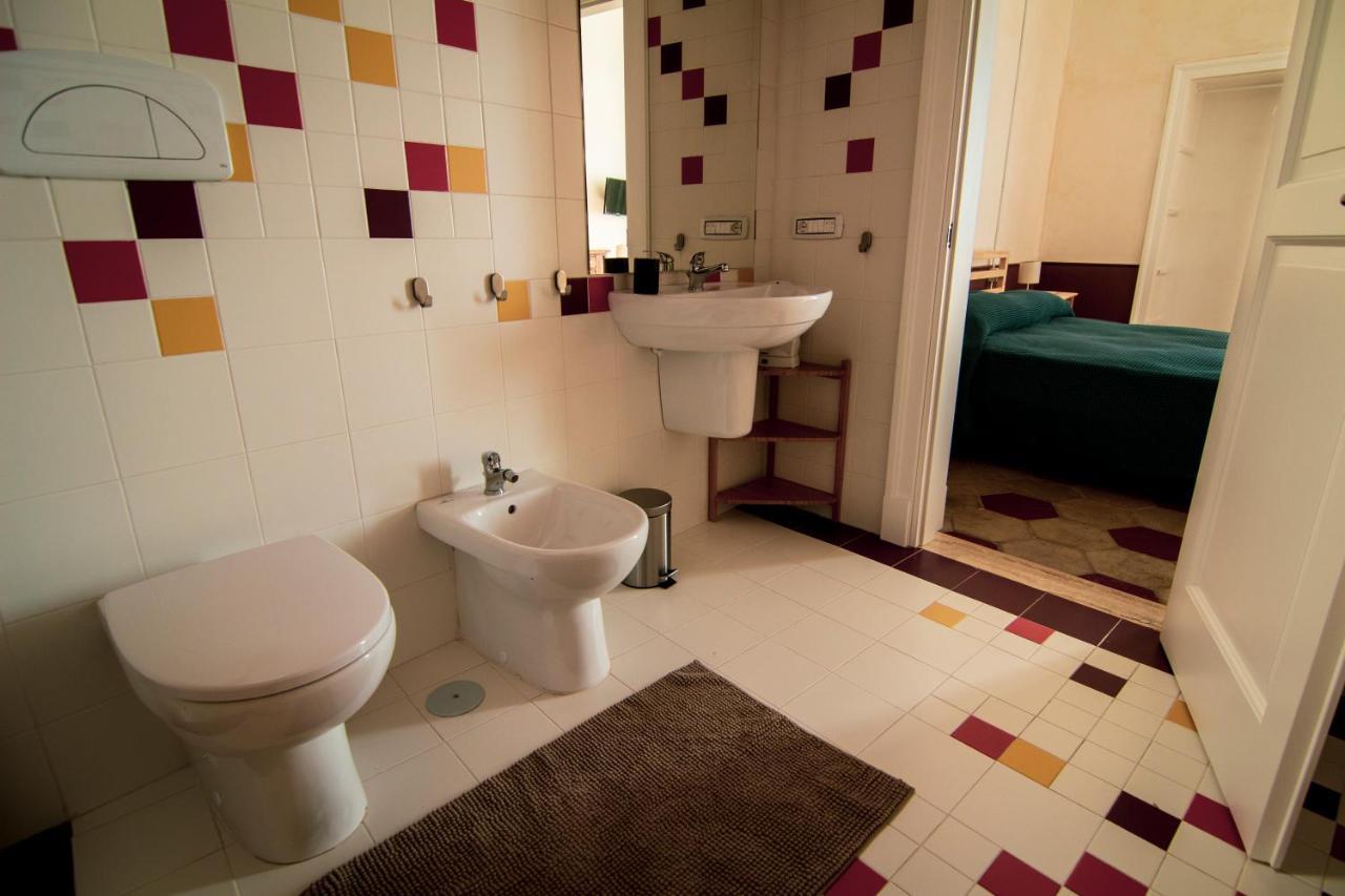 B&B Le Finestre Sul Mare Taranto Exteriör bild