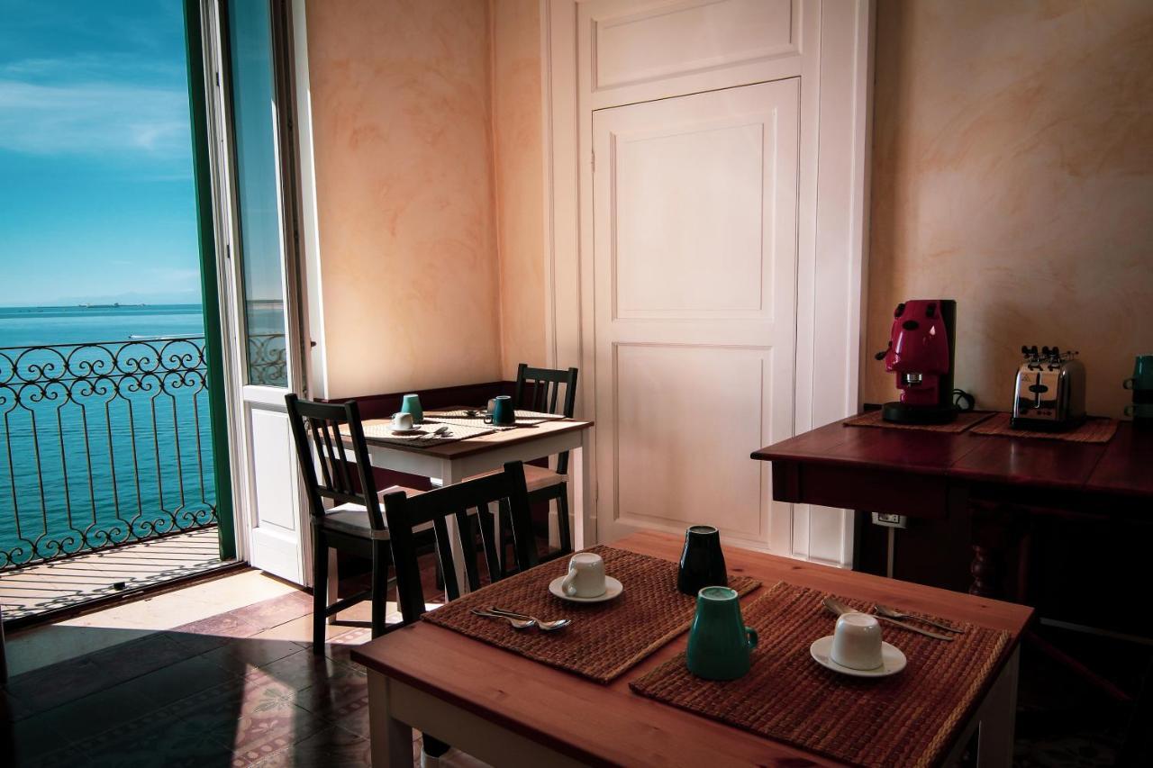 B&B Le Finestre Sul Mare Taranto Exteriör bild