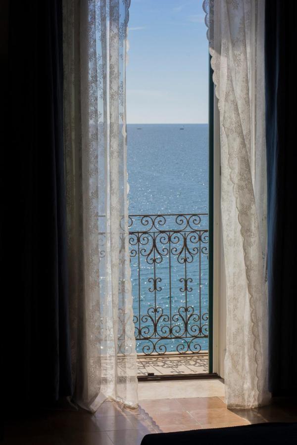 B&B Le Finestre Sul Mare Taranto Exteriör bild