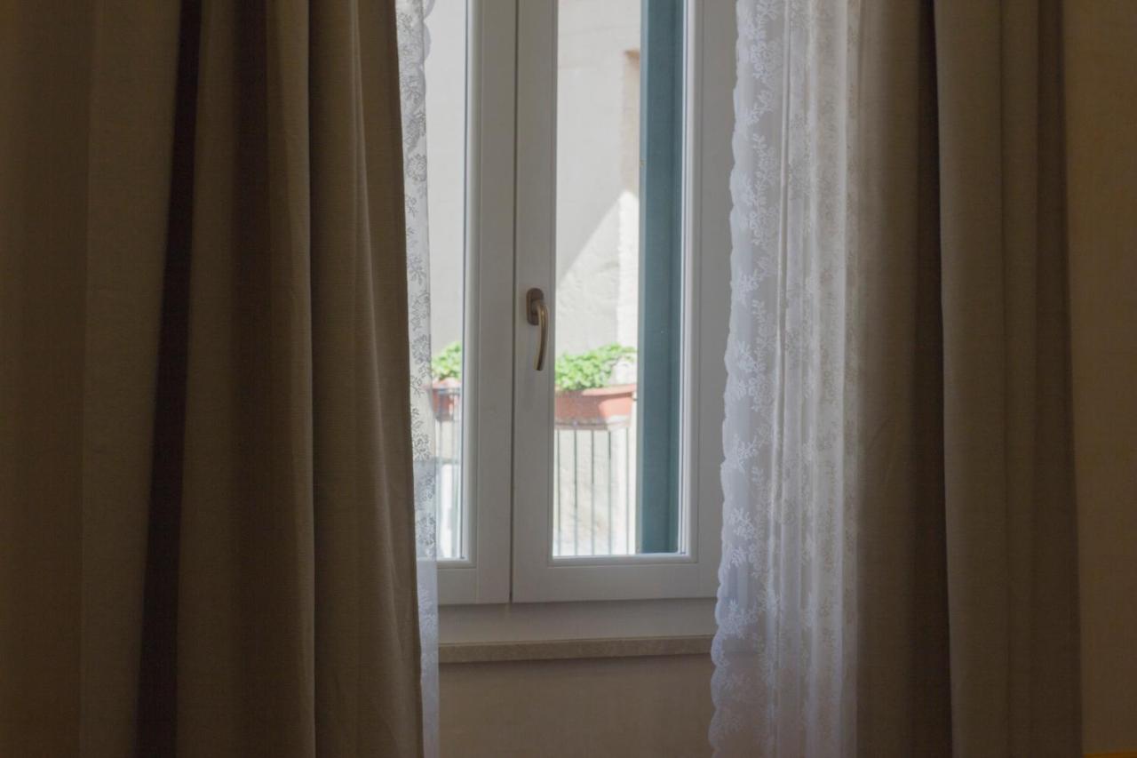 B&B Le Finestre Sul Mare Taranto Exteriör bild