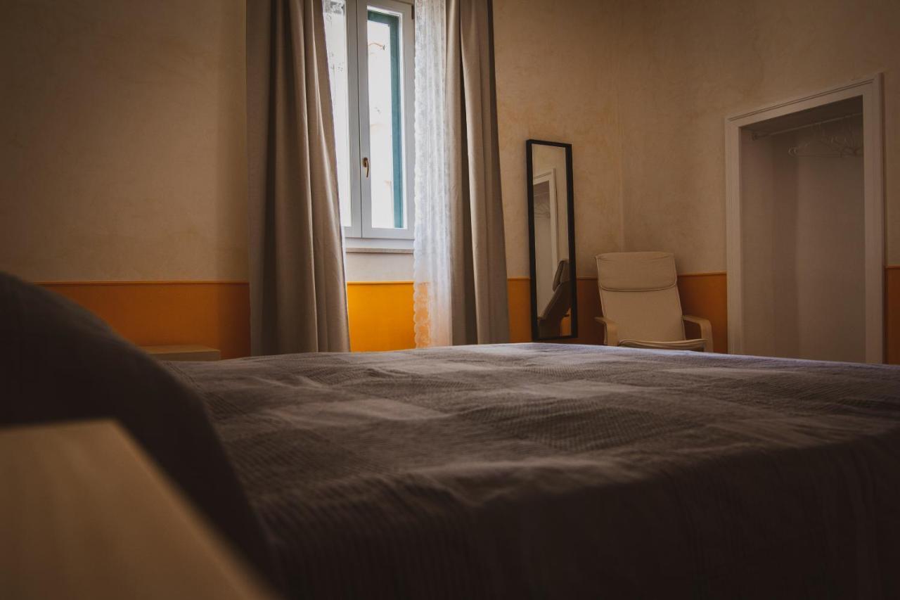 B&B Le Finestre Sul Mare Taranto Exteriör bild