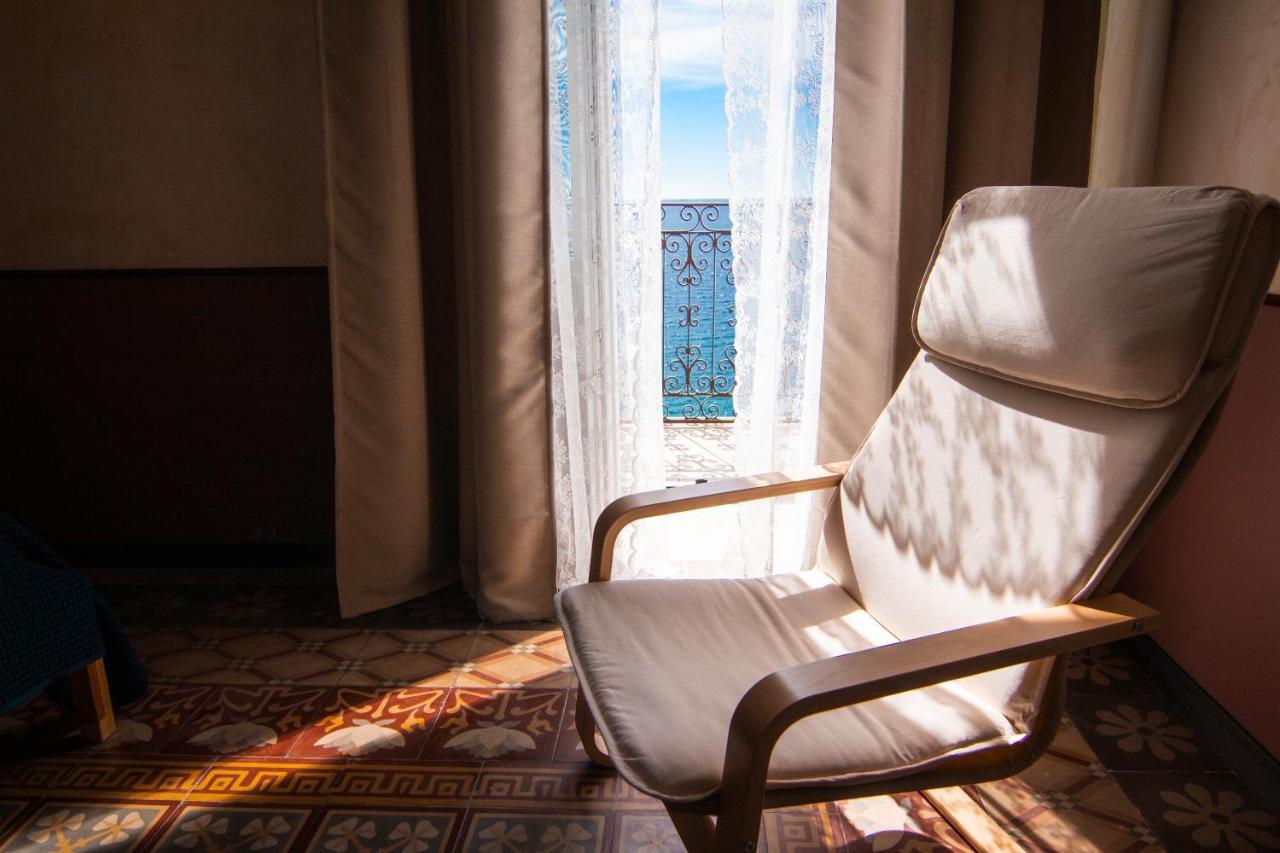 B&B Le Finestre Sul Mare Taranto Exteriör bild