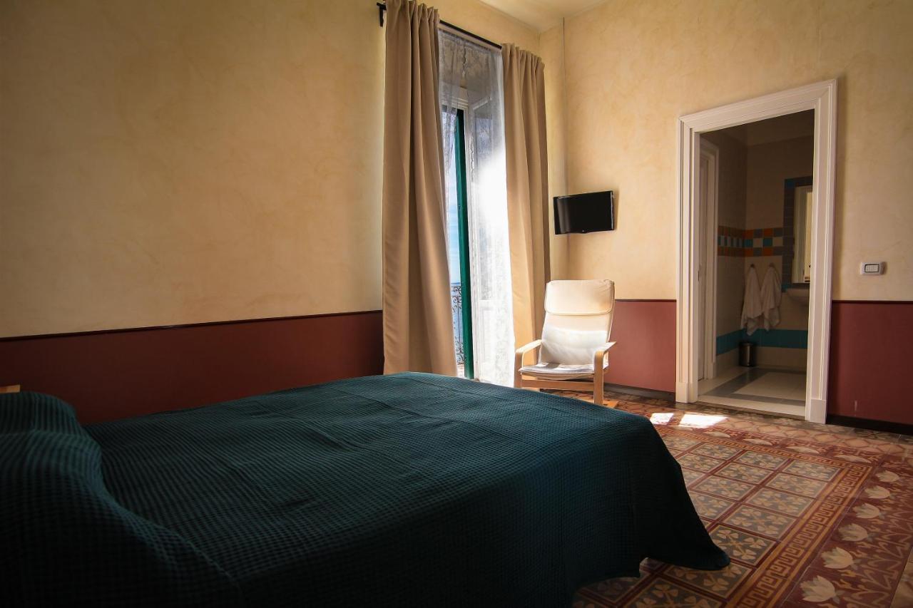 B&B Le Finestre Sul Mare Taranto Exteriör bild