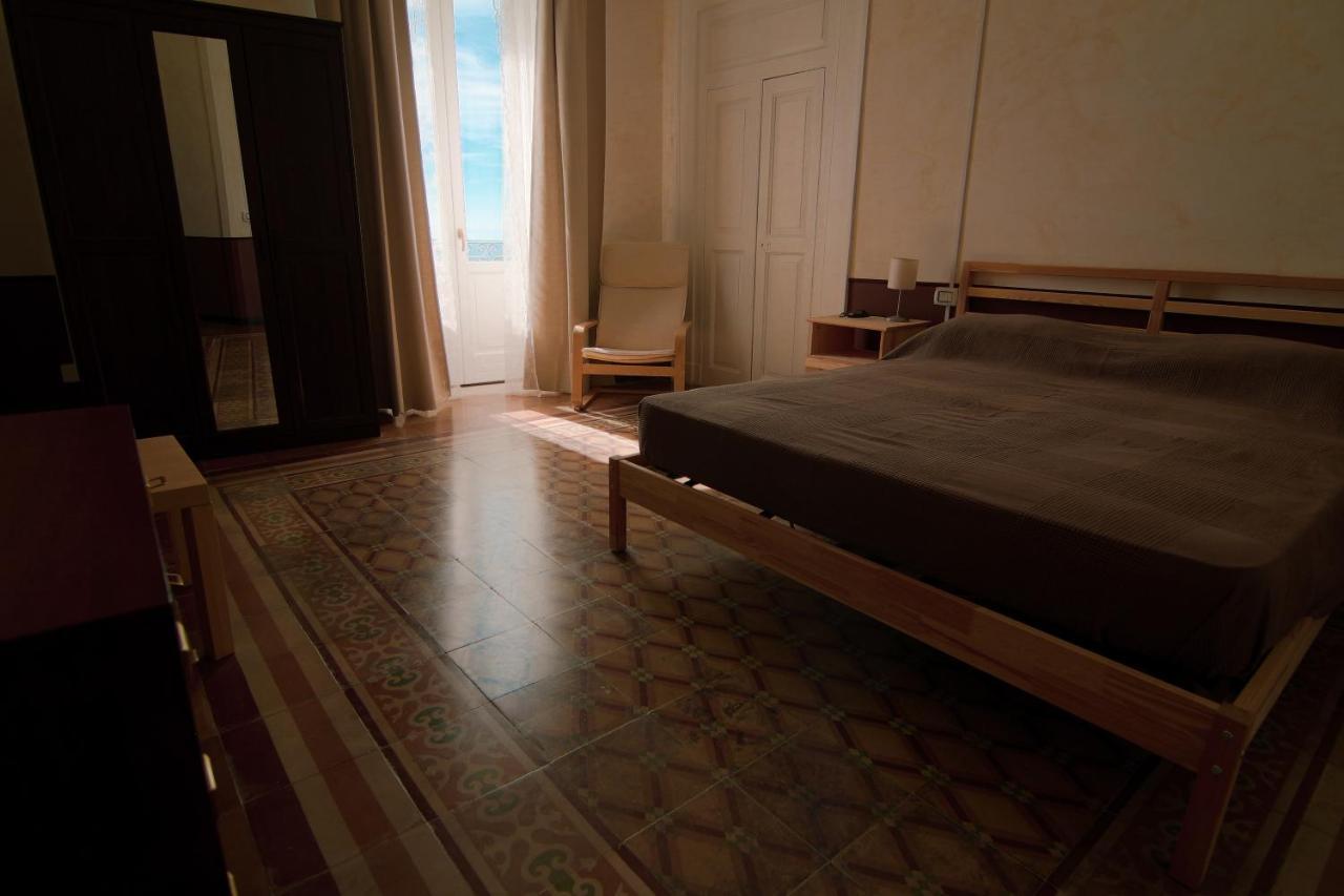 B&B Le Finestre Sul Mare Taranto Exteriör bild